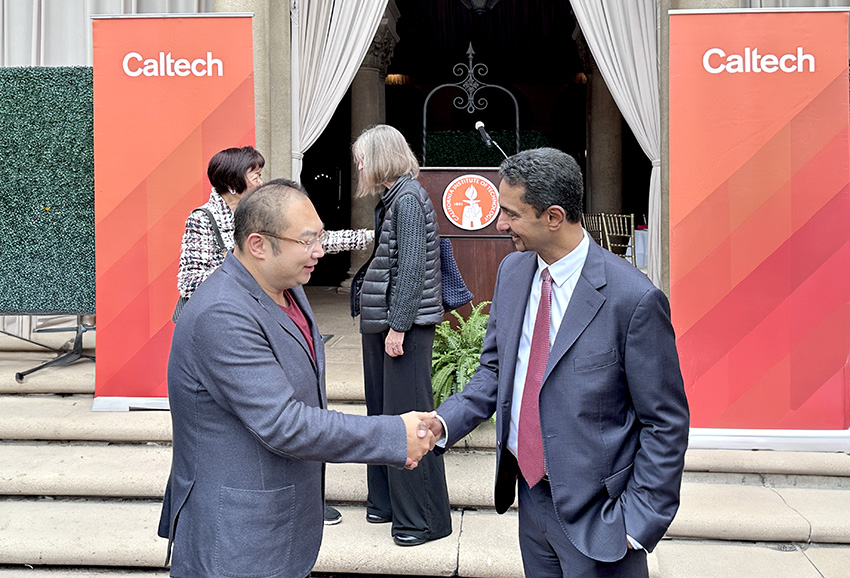 必发365集团董事局主席徐鹏会晤加州理工新任校长 恭贺履新共话相助